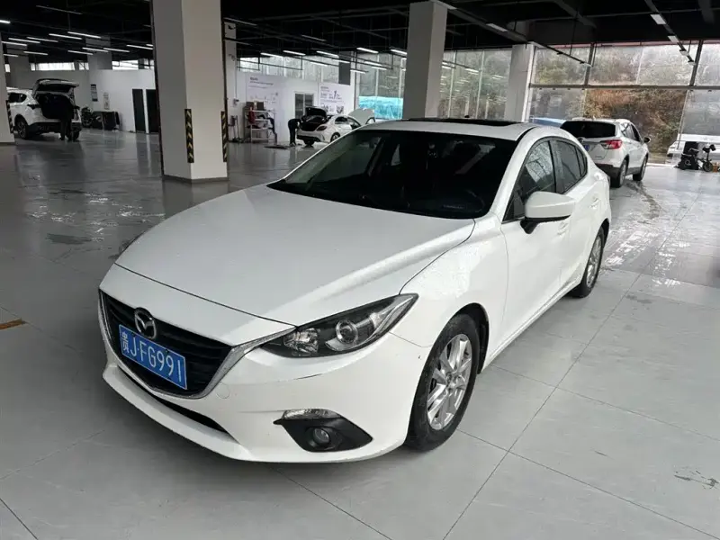 Mazda 3 Axela, 2015
