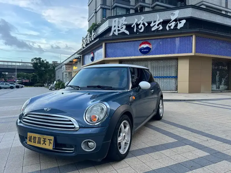 MINI Mini, 2010