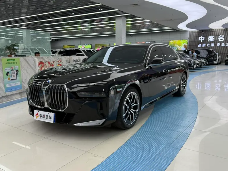 BMW 7-Series 735Li M Sport, 2023 — фото 1
