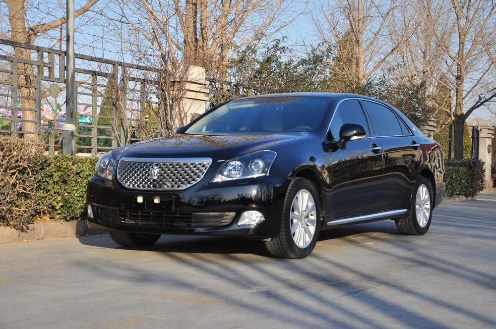 Toyota Crown, 2011