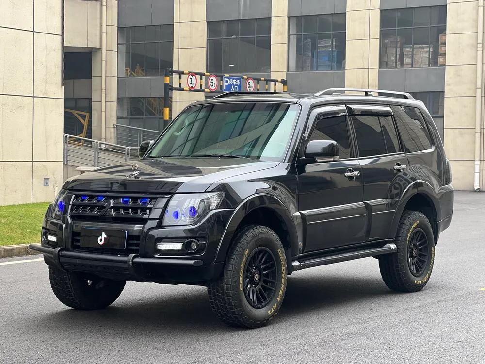 Mitsubishi Pajero (Import), 2018