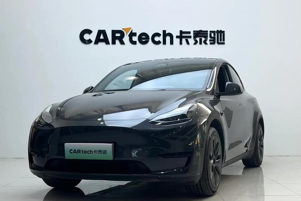 Tesla Model Y, 2024