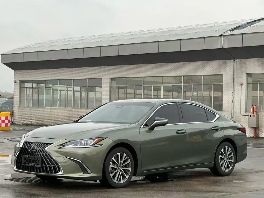 Lexus ES, 2022