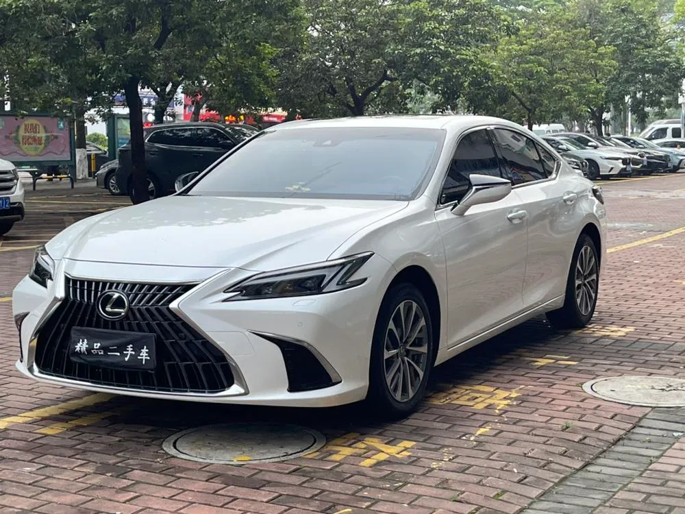 Lexus ES, 2025
