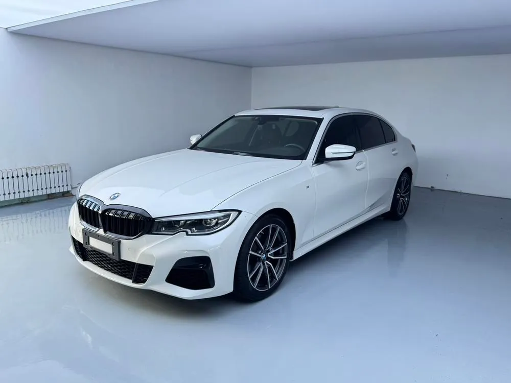BMW 3-Series, 2022