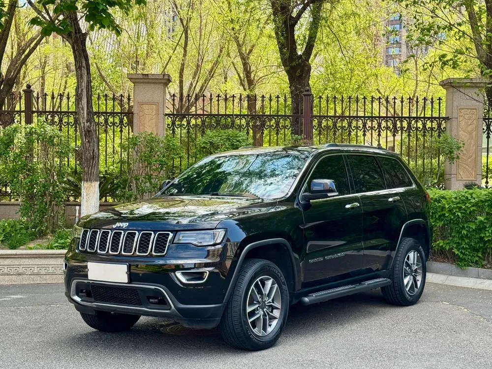 Jeep Grand Cherokee (Import) 3.0L Navigation Edition, 2020 — фото 1