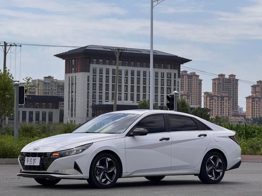 Hyundai Elantra, 2022