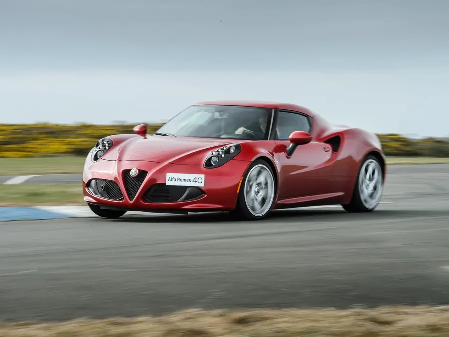 Alfa Romeo 4C — фото модели — фото 1