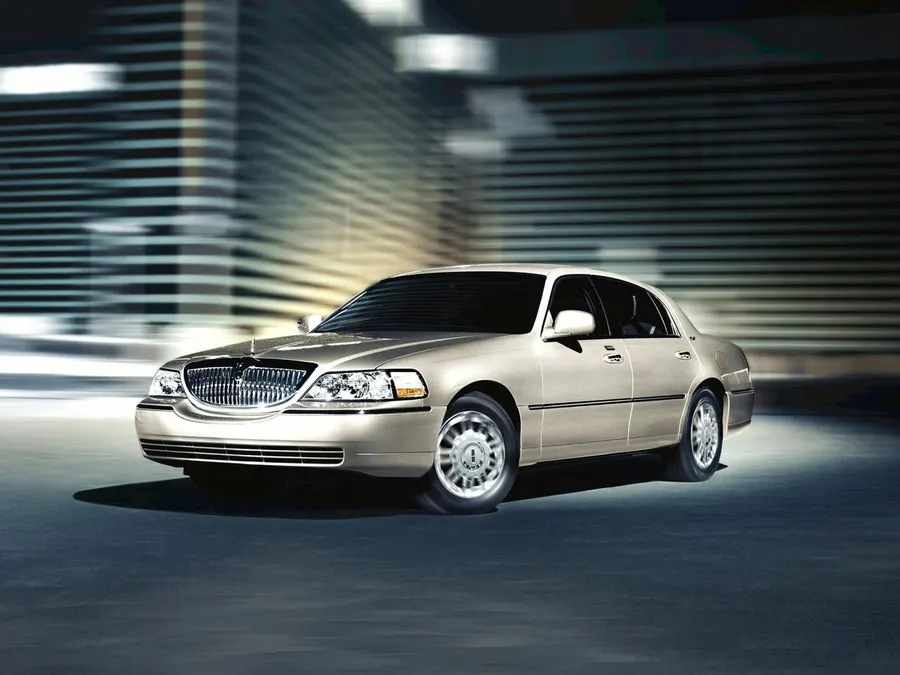 Lincoln Town Car — фото модели