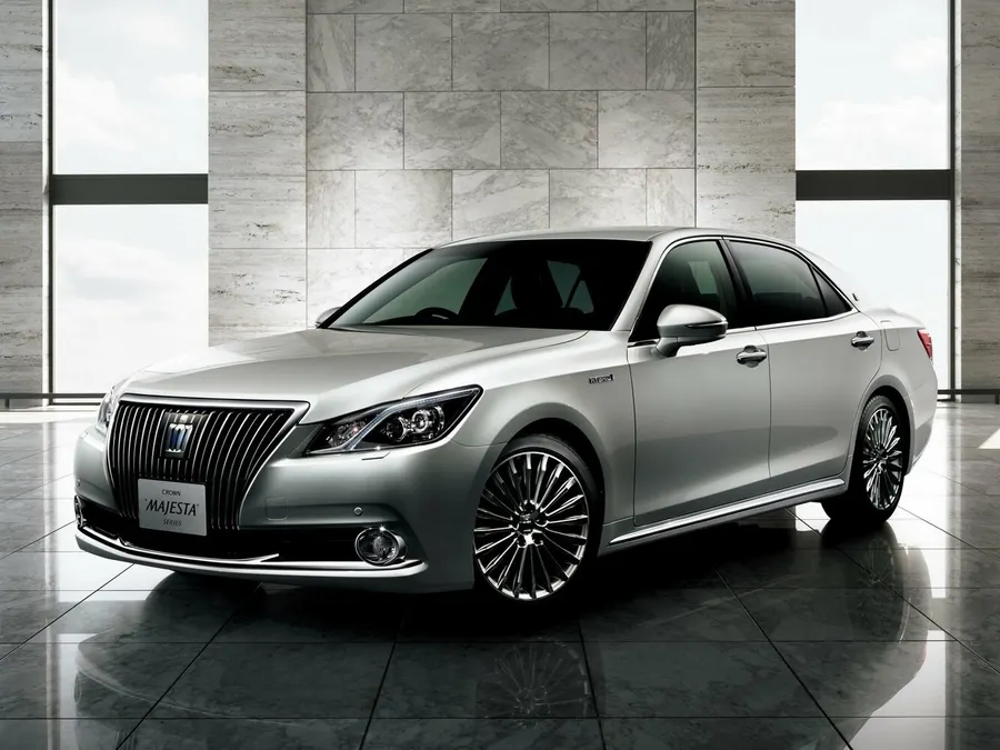 Toyota Crown Majesta — фото модели