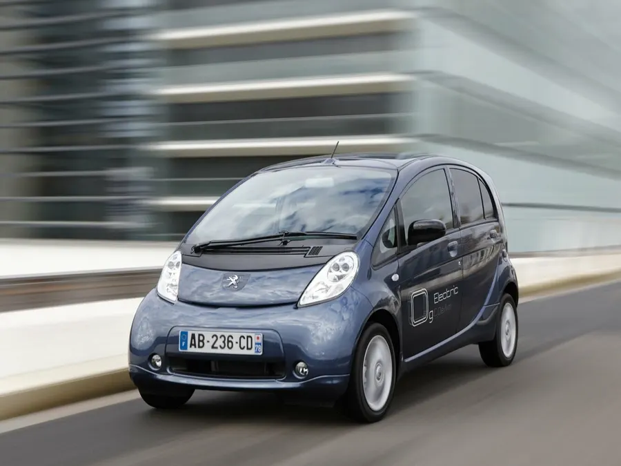 Peugeot iOn — фото модели