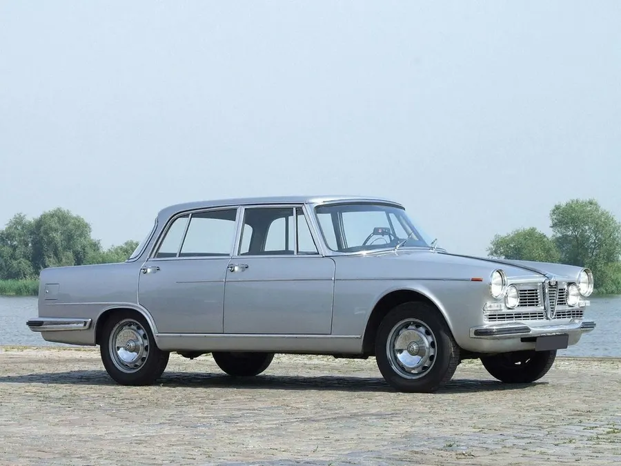 Alfa Romeo 2600 — фото модели