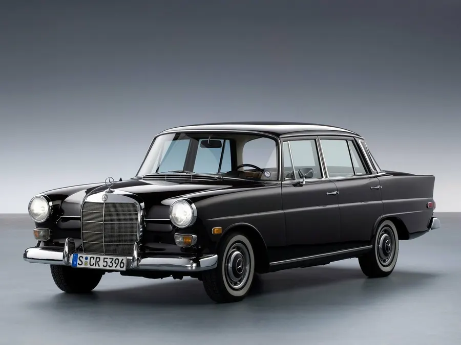Mercedes-Benz W110 — фото модели