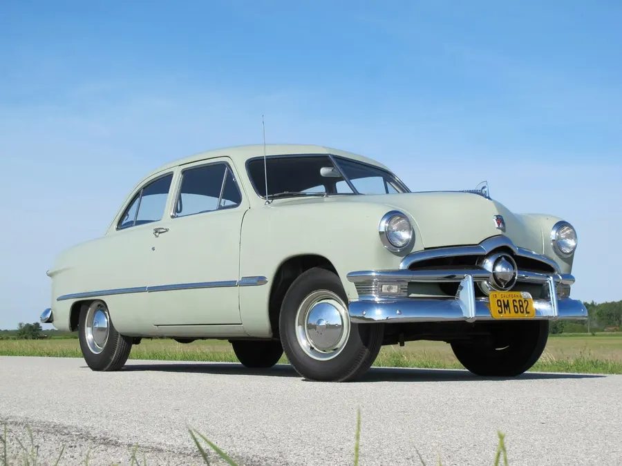 Ford Custom — фото модели
