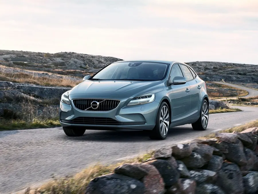 Volvo V40 — фото модели