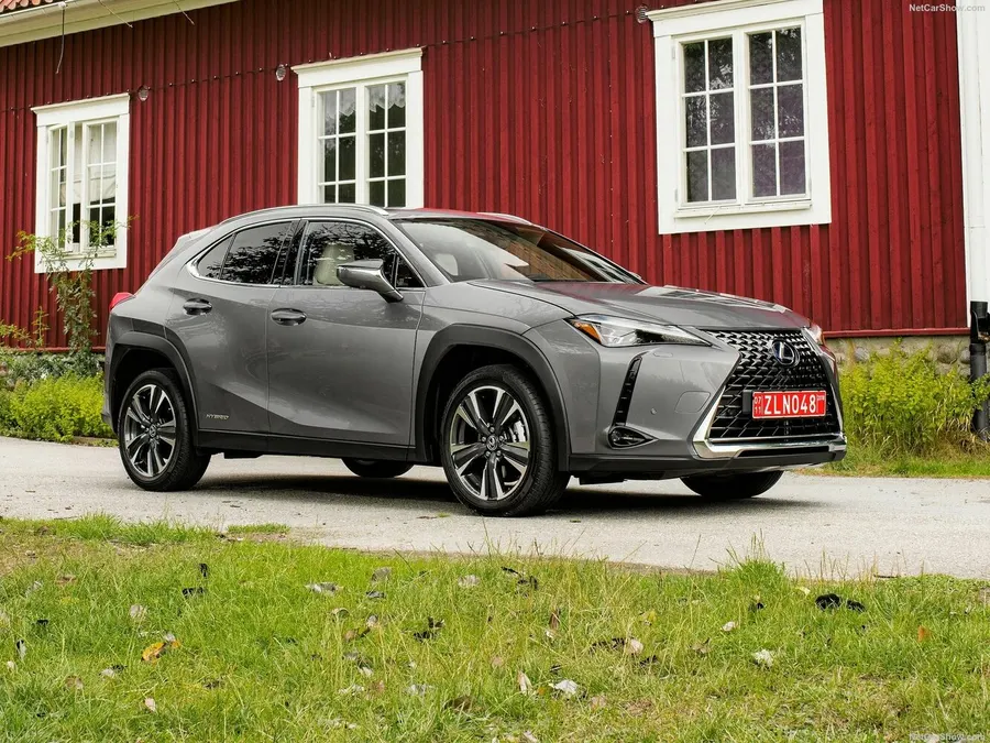 Lexus UX — фото модели