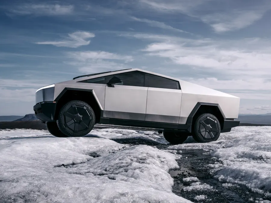 Tesla Cybertruck — фото модели