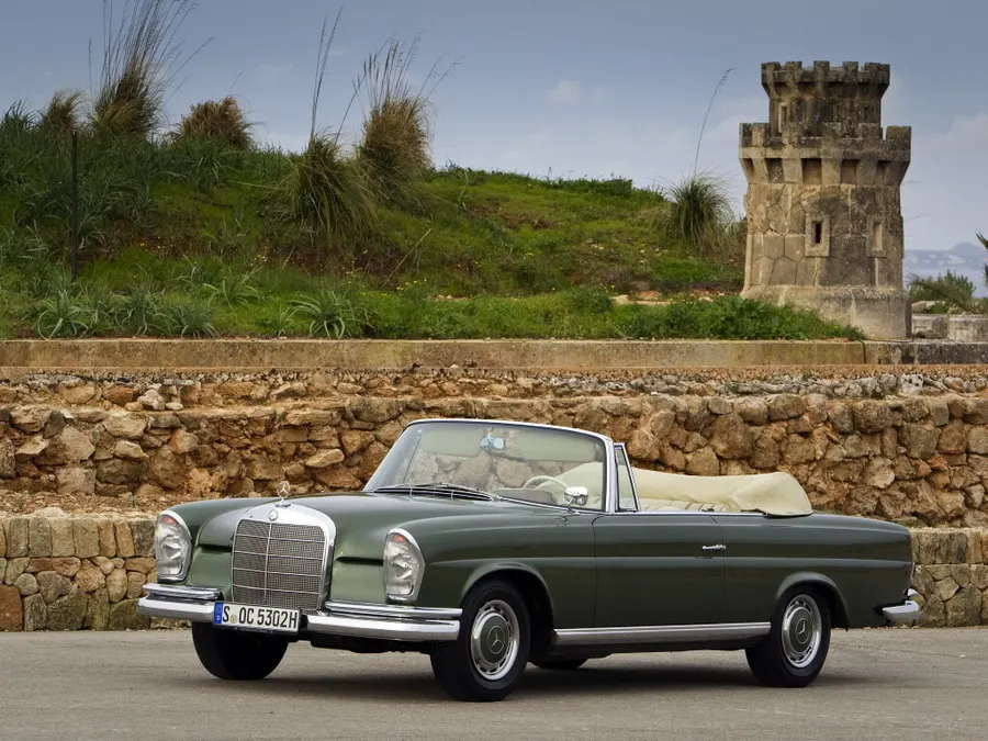 Mercedes-Benz W111 — фото модели