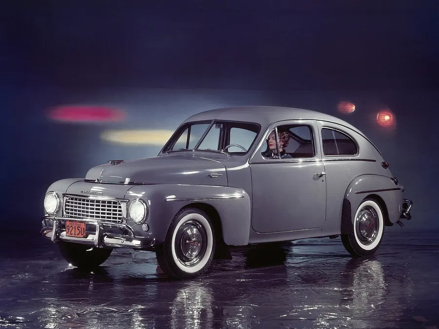 Volvo PV444 — фото модели