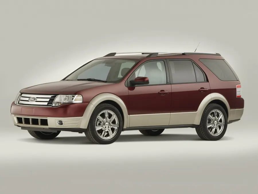 Ford Taurus X — фото модели
