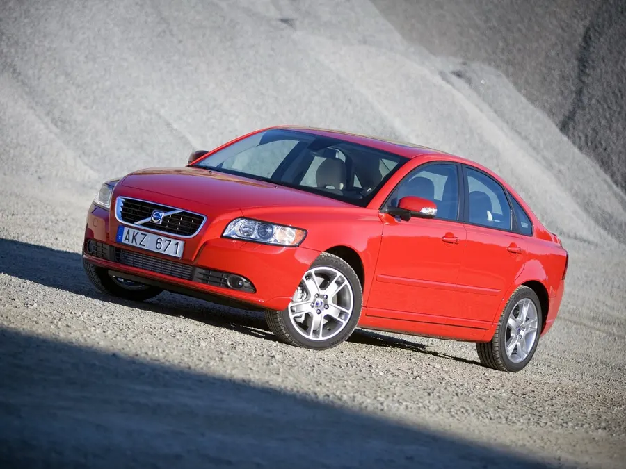 Volvo S40 — фото модели