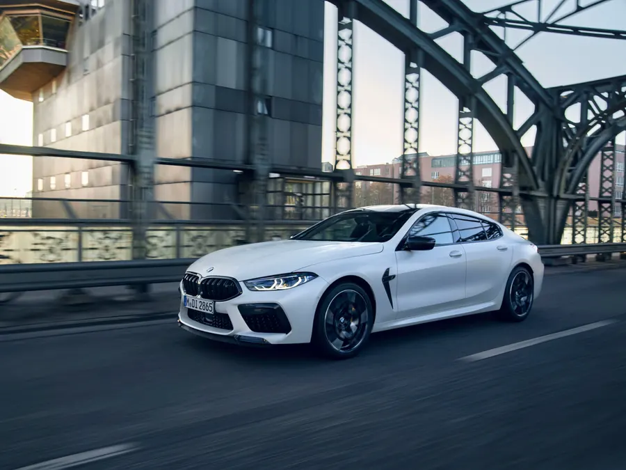 BMW M8 — фото модели