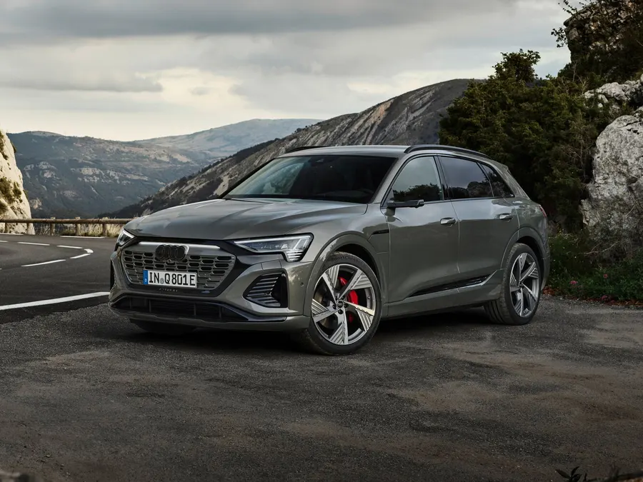Audi Q8 e-tron — фото модели