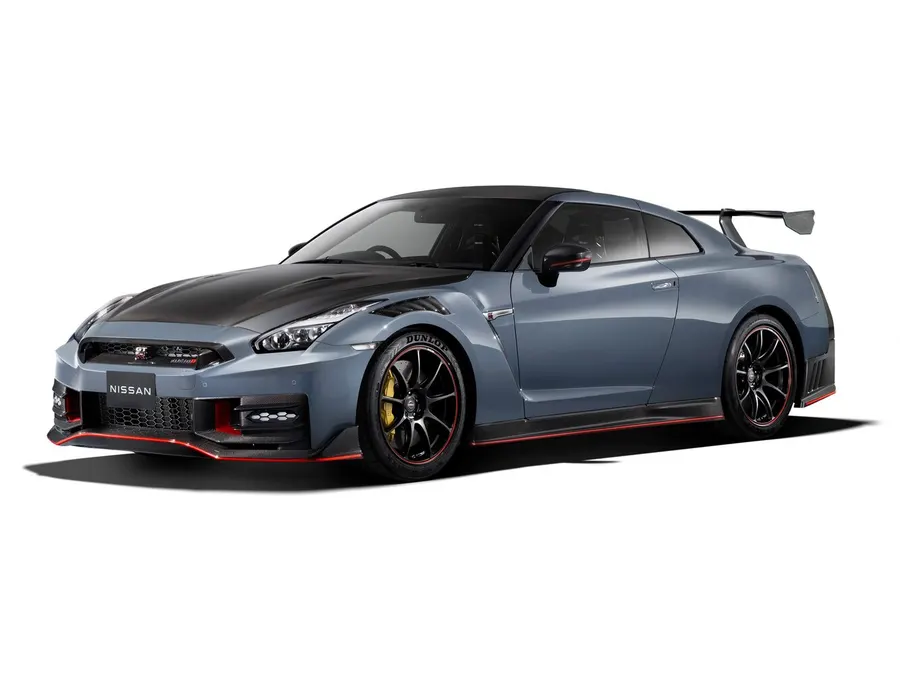 Nissan GT-R — фото модели