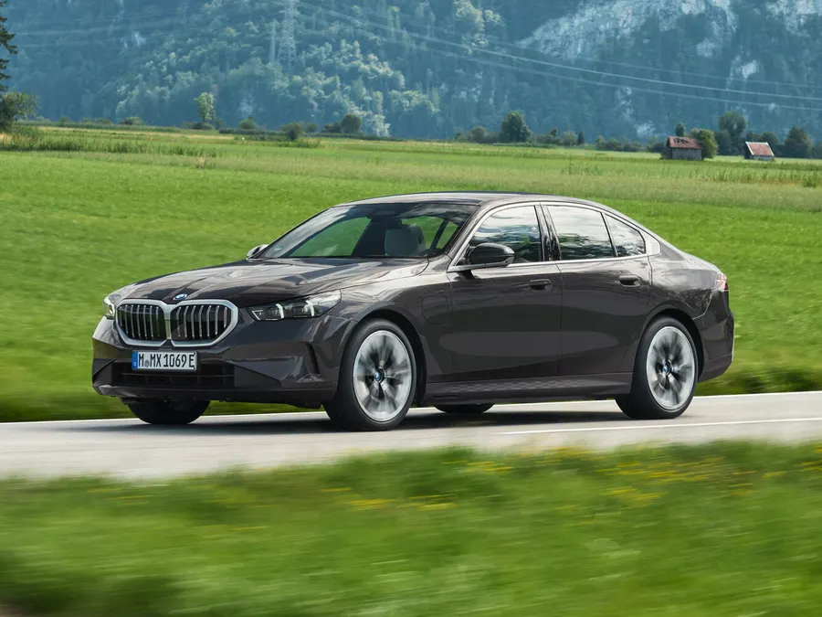BMW 5 ╤Б╨╡╤А╨╕╨╕ — фото модели — фото 1