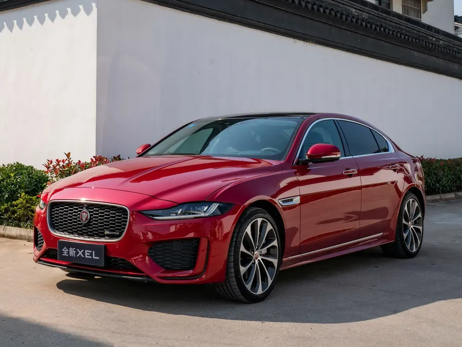 Jaguar XE — фото модели