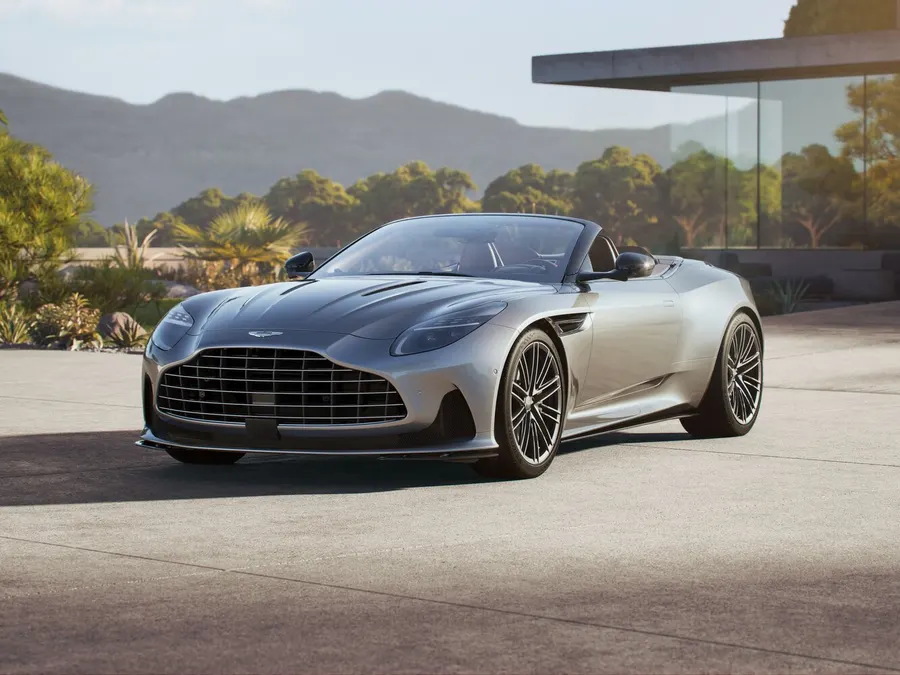 Aston Martin DB12 — фото модели