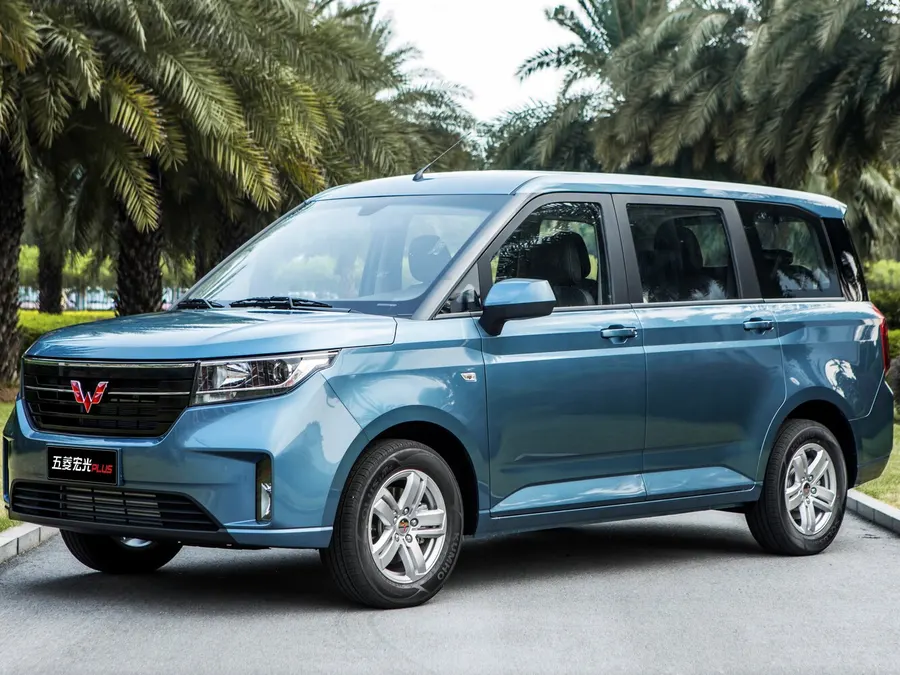 Wuling Hongguang Plus — фото модели