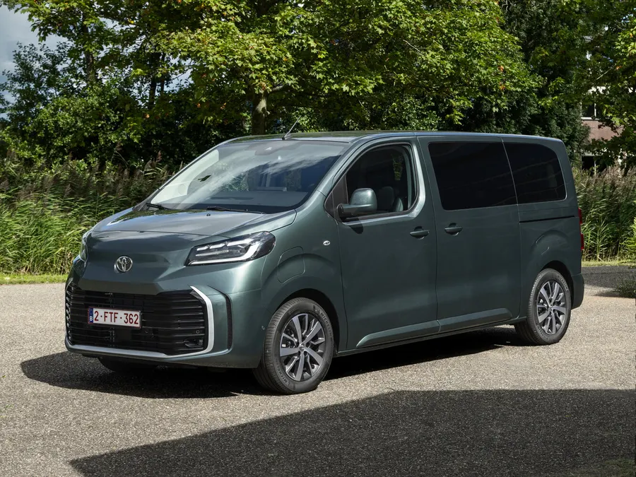 Toyota ProAce — фото модели
