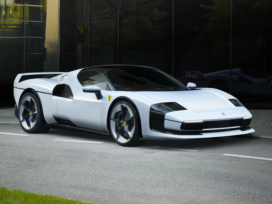 Ferrari SC40 — фото модели