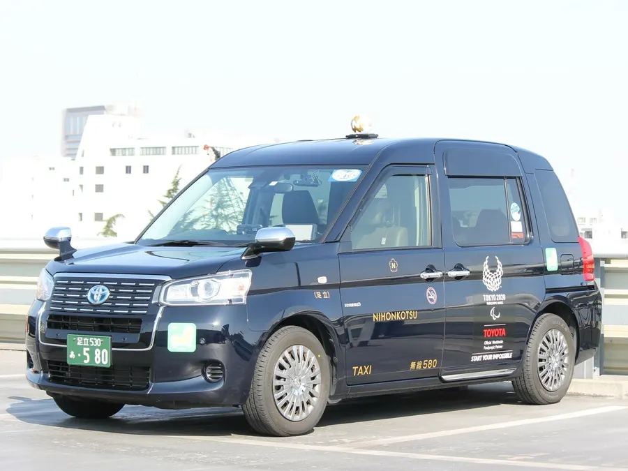 Toyota JPN Taxi — фото модели