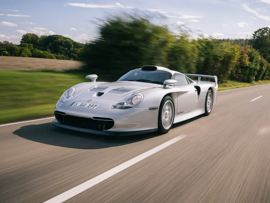 Porsche 911 GT1 — фото модели
