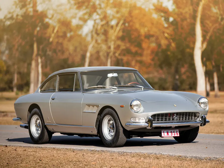 Ferrari 330 GT 2+2 — фото модели