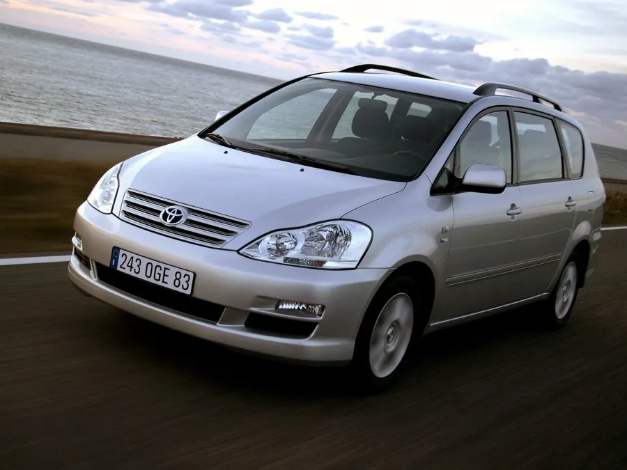 Toyota Avensis Verso — фото модели