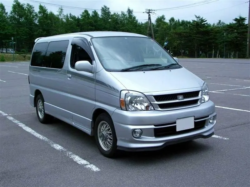 Toyota Touring HiAce — фото модели
